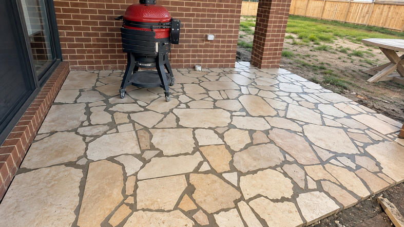 Crazy paved alfresco by Deering Landscapes